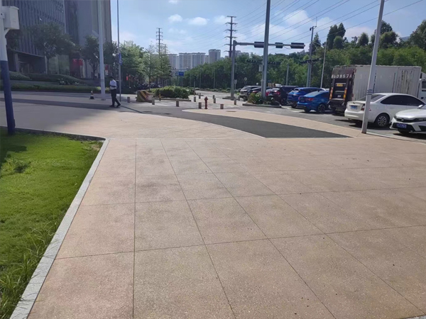 Gravel-Polymer Flooring